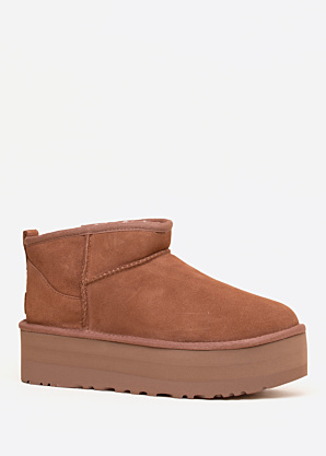 UGG poolsaapad