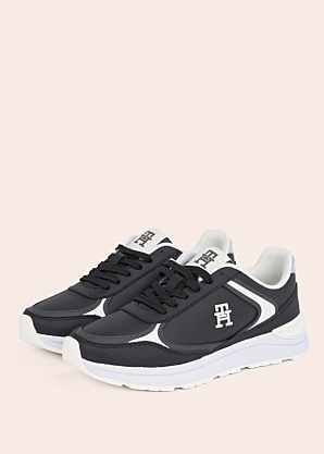 Tommy Hilfiger vabaajajalatsid