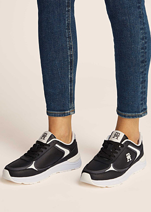 Tommy Hilfiger vabaajajalatsid