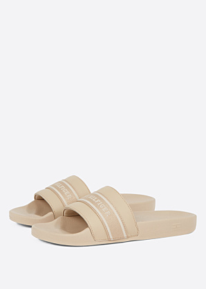 Tommy Hilfiger basseiniplätud