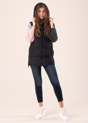 Noisy May vest Aurora