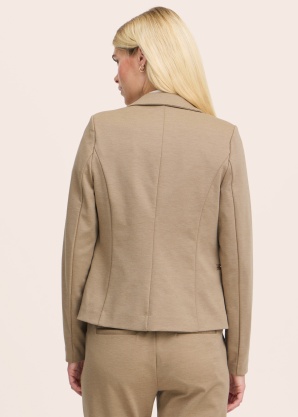 b.young jakk Rizetta