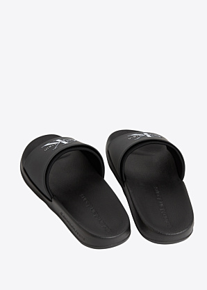 Calvin Klein basseiniplätud