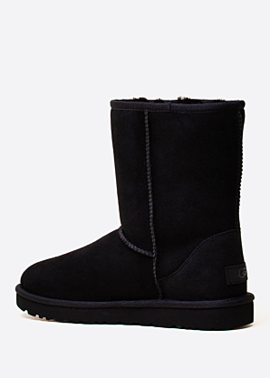 UGG poolsaapad
