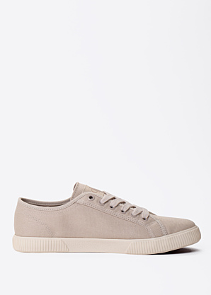 Calvin Klein tennised